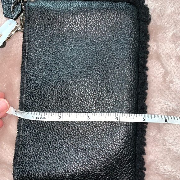 •Beautiful• Coach Large Leather Wristlet  Fur Trim - Picture 4 of 6